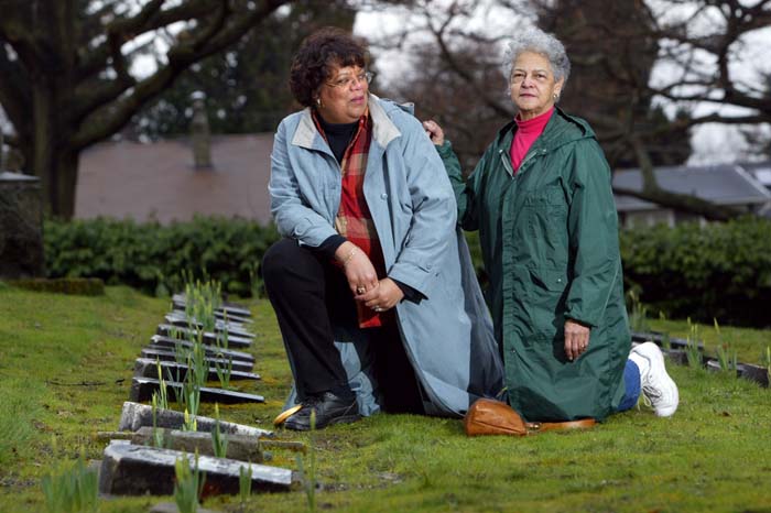 Image of Jackie Lawson and Cynthia Wilson at G.A.R. cemetery, Seattle, March 2004
