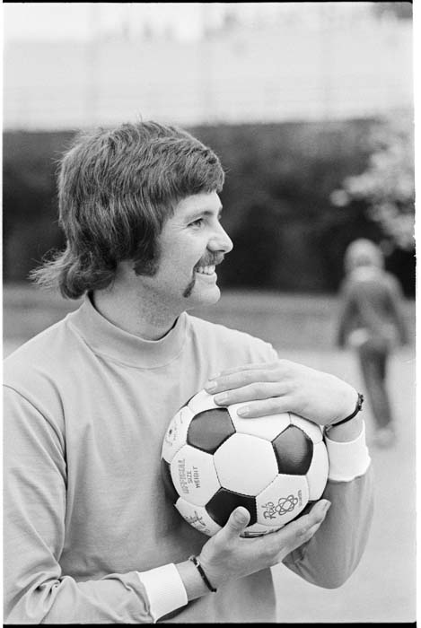 Image of Barry Watling at Seattle Sounders' first practice,  May 1, 1974