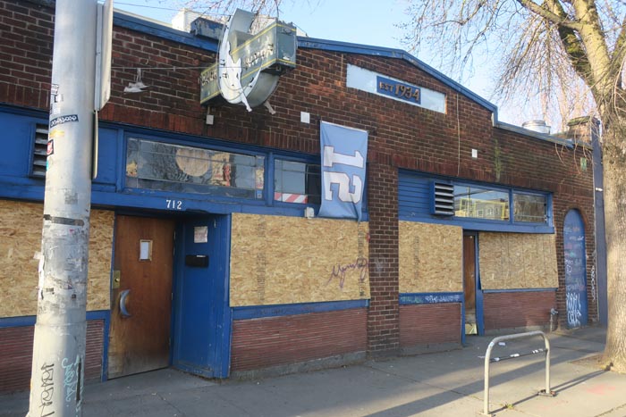 Image of Blue Moon Tavern boarded up during coronavirus pandemic, Seattle, April 9, 2020