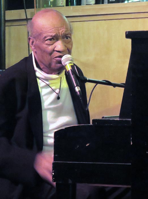 Image of Overton Berry performing at the Swedish Club, Seattle, February 9, 2018