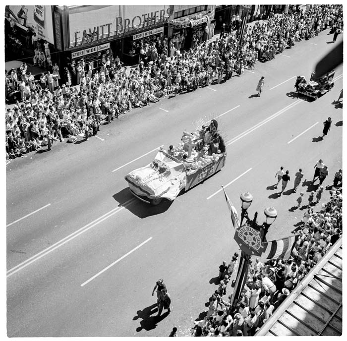 Image of East Madison/East Union float in the Seafair International Parade, August 5, 1952