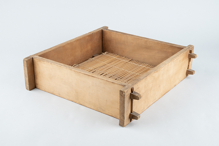 Image of Fish cake steamer from the Moriguchi family and Uwajimaya, 1928-1940
