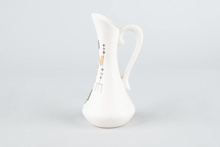 Image of Navajo vase by artist Mary Saxon that was in the Albuquerque, New Mexico, apartment shared by the individuals who started Microsoft in the 1970s