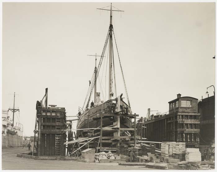 Image of 3,000 ton wooden dry  dock, Todd Dry Docks, Inc., Seattle, circa 1920