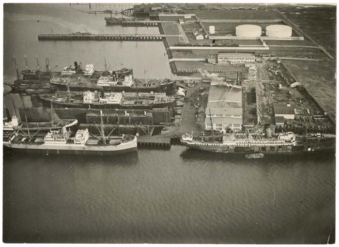 Image of Aerial view looking east, Todd Dry Docks, Inc., Seattle, April 11, 1905