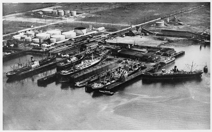 Image of Aerial view Looking southeasterly, Todd Dry Docks, Inc., April 18, 1905