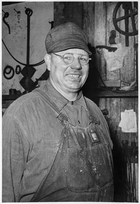 Image of Craft employee, Seattle-Tacoma Shipbuilding Corporation Seattle Division, 1943