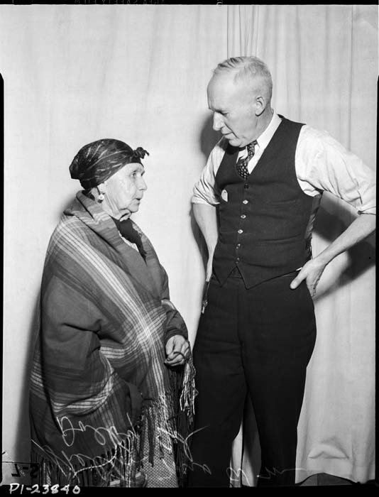 Image of siastenu and Ed Dalby at the Seattle Post-Intelligencer offices, November 16, 1940