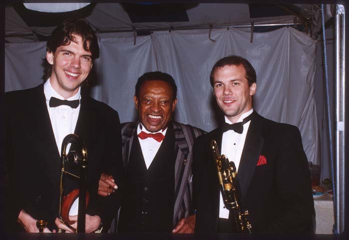 Image of Lionel Hampton posing with two band members, Seattle, August 9, 1991