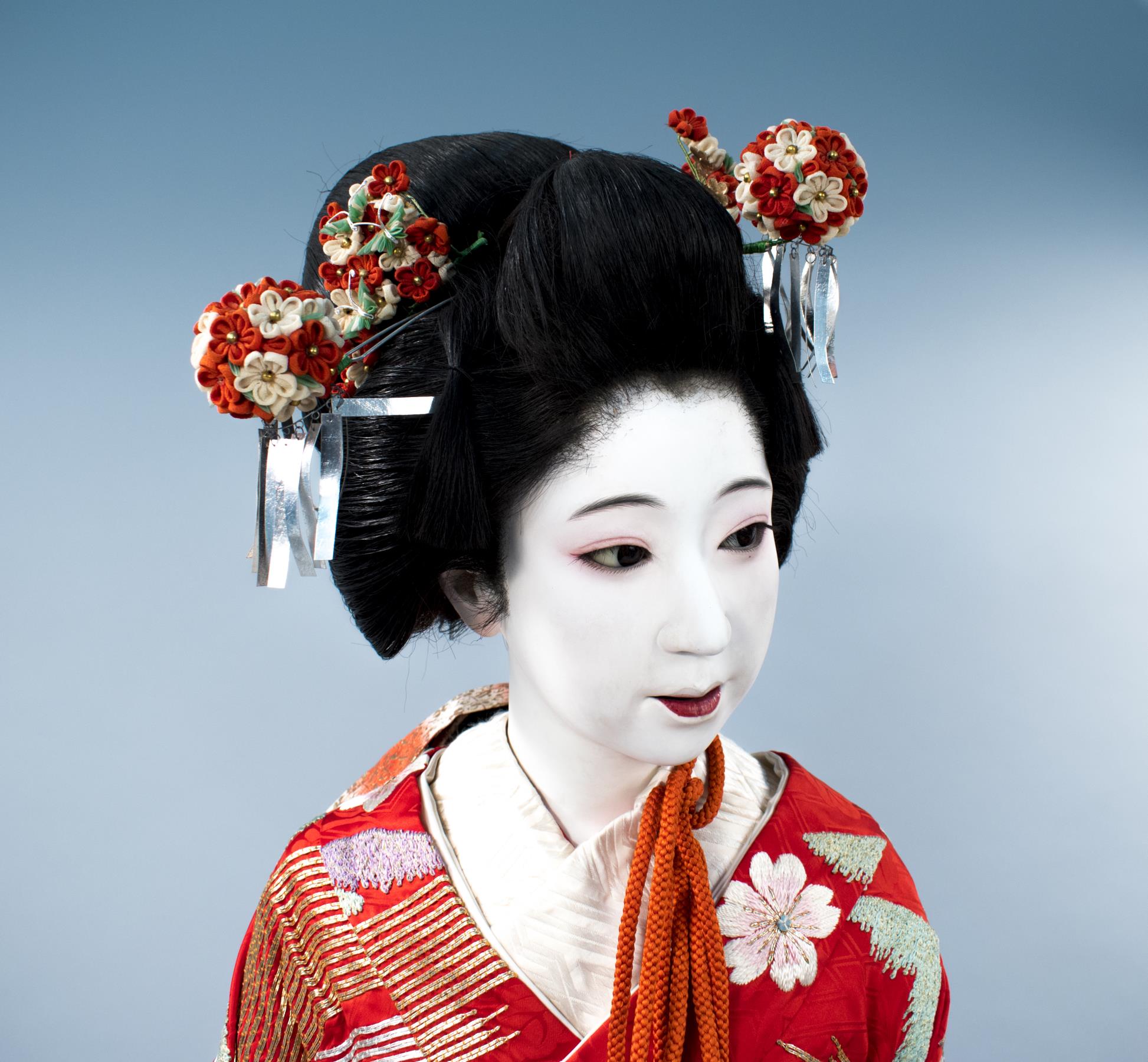 Image of Mannequin dressed to represent Japanese court lady Shizuka Gozen, ca. 1951
