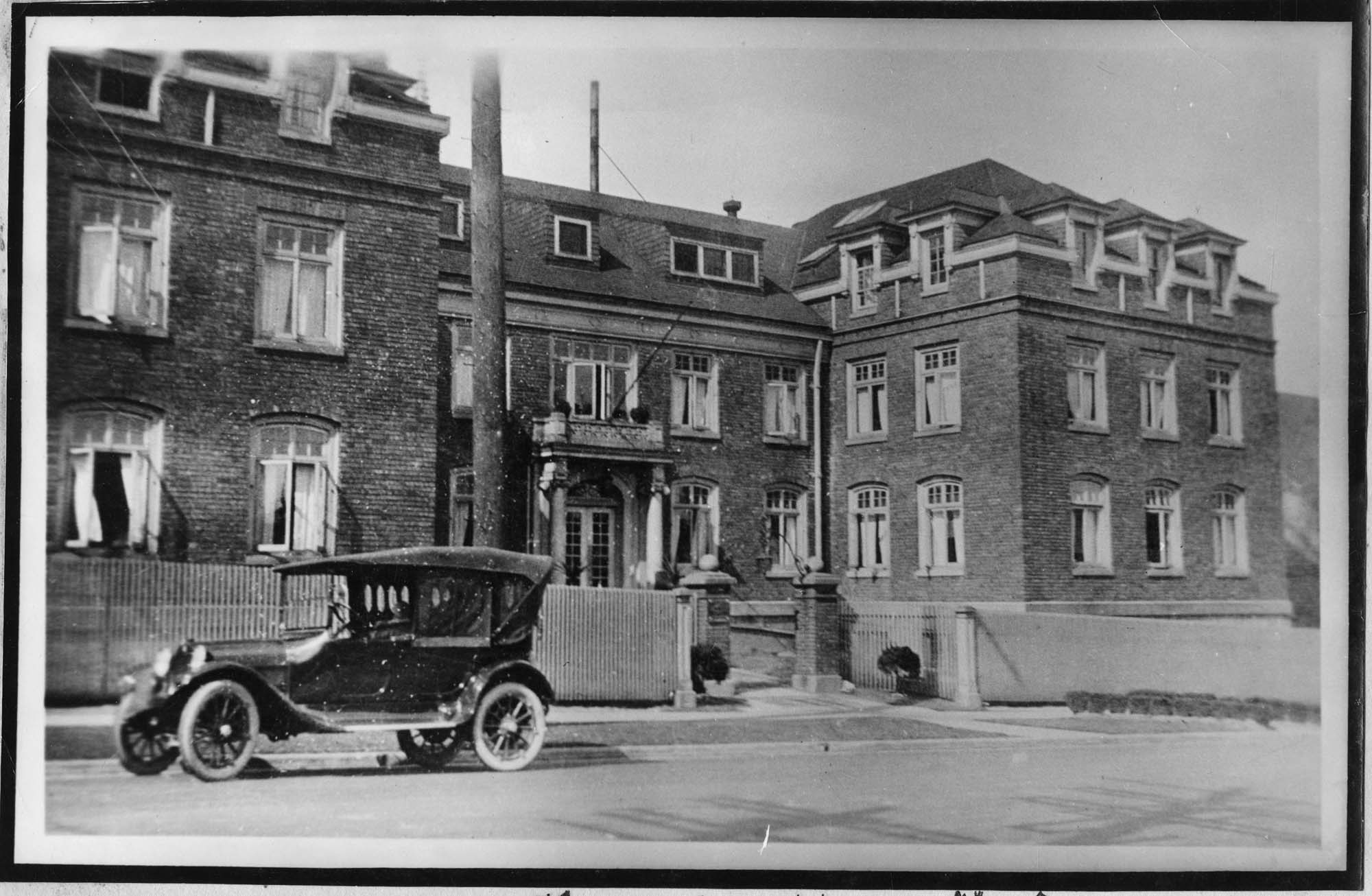 Image of Minor Private Hospital, Harvard and Spring Streets, Seattle, circa 1910