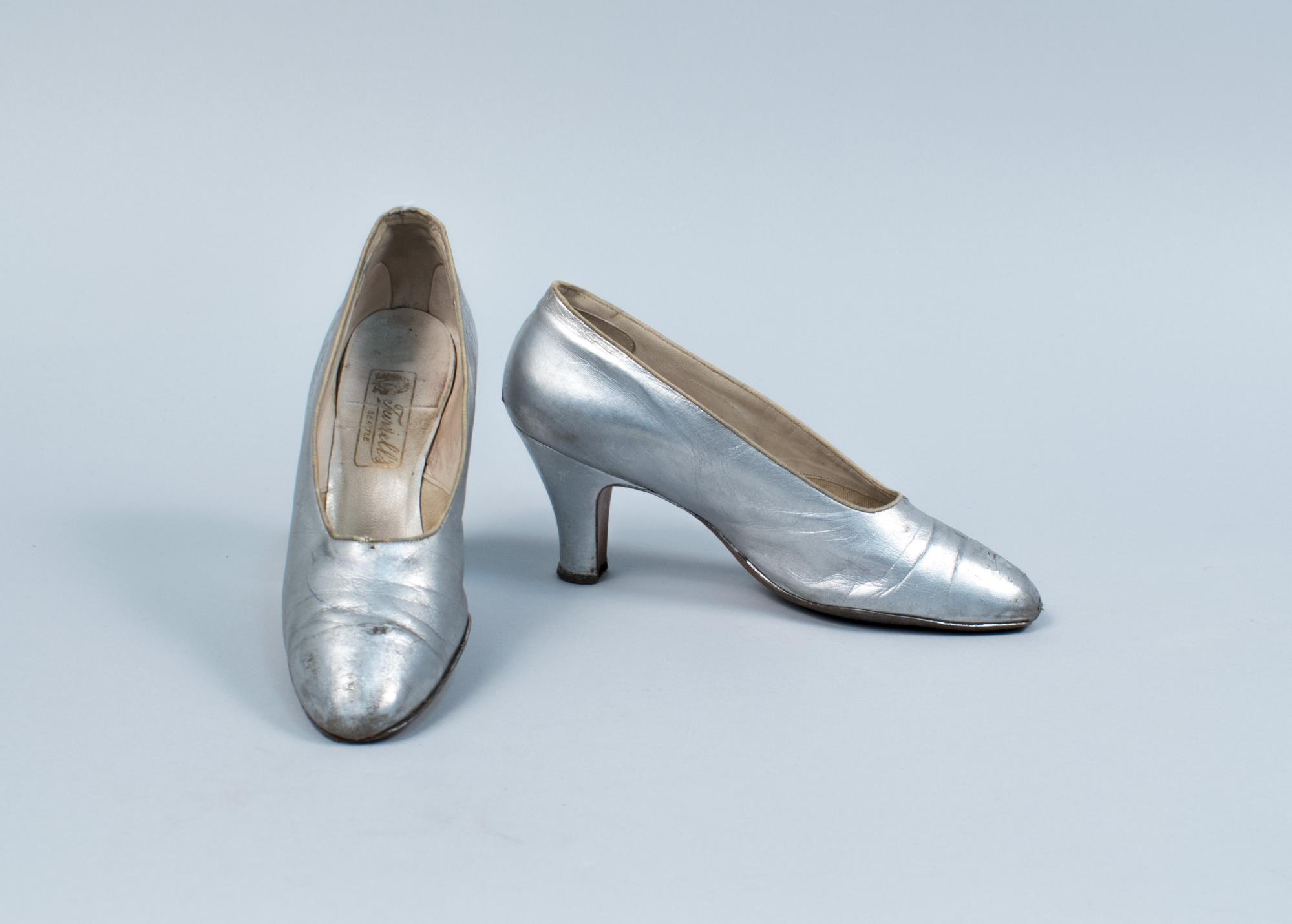 Image of Silver heeled pumps, ca. 1925