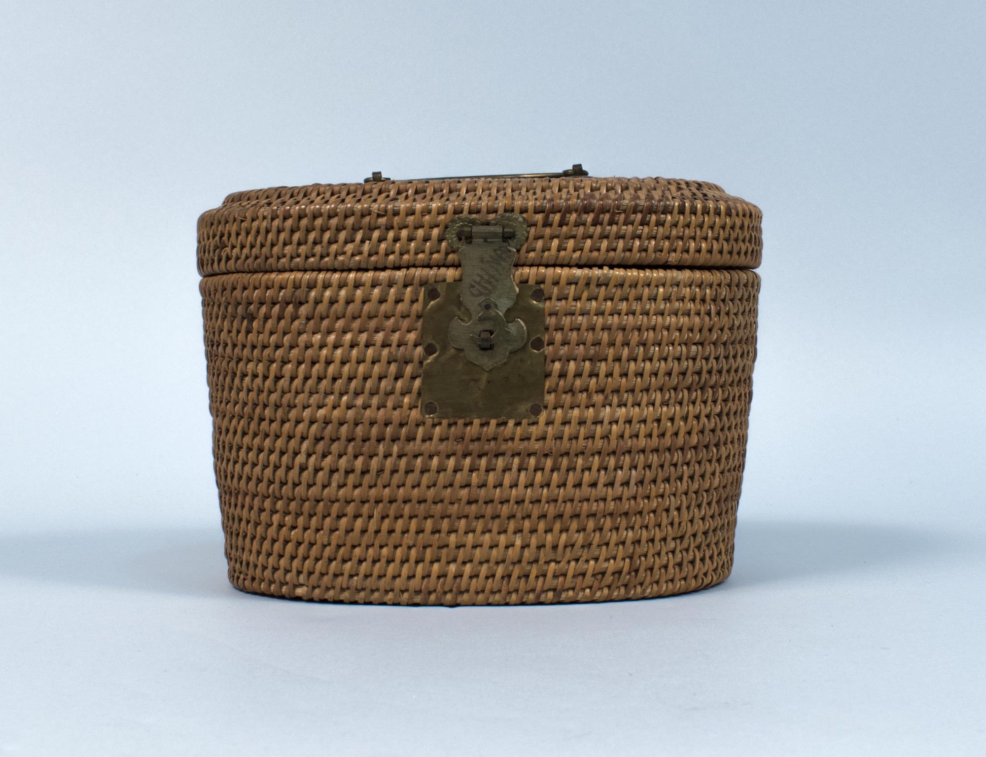 Image of Picnic basket with tea set, late 1800s