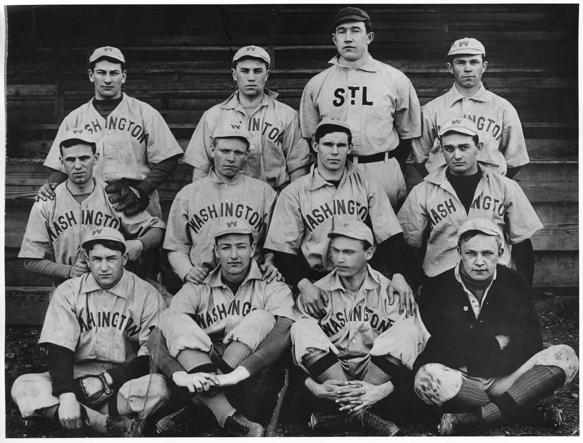 Image of University of Washington baseball team, circa 1909