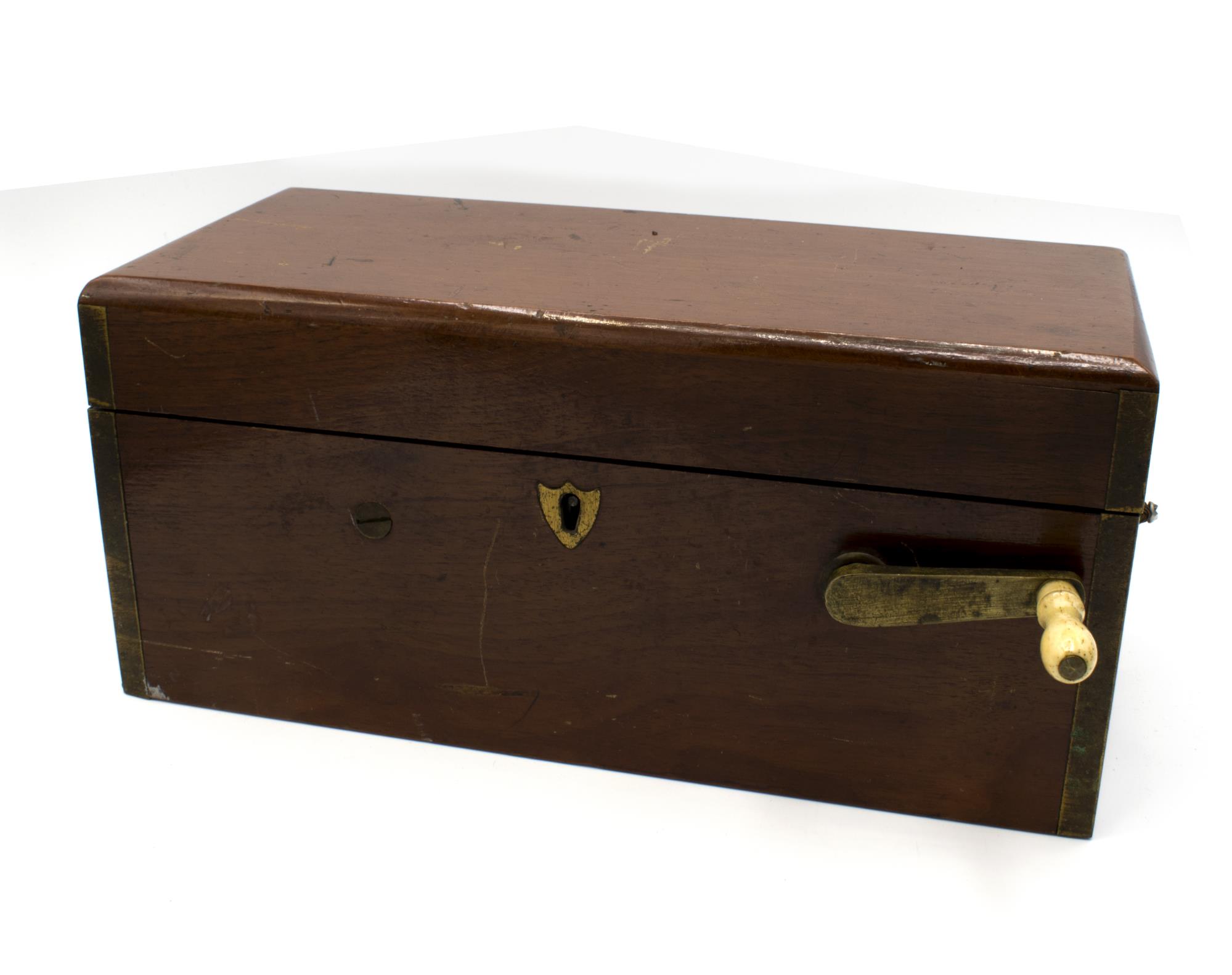Image of Electrotherapy machine, 1854