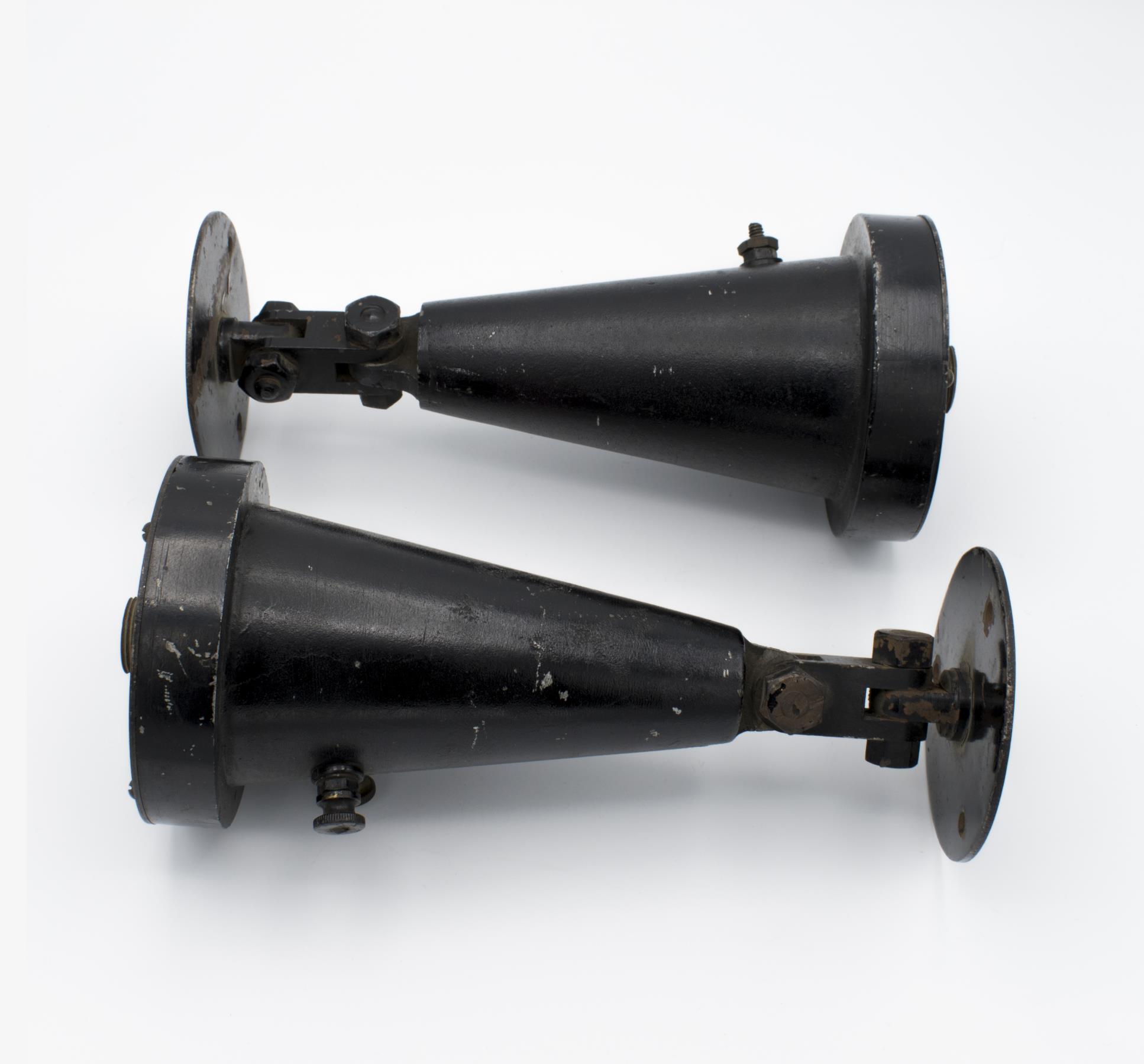 Image of Wonderphone loudspeaker units made by Universal High Power Telephone Co. in Seattle, 1917-1933