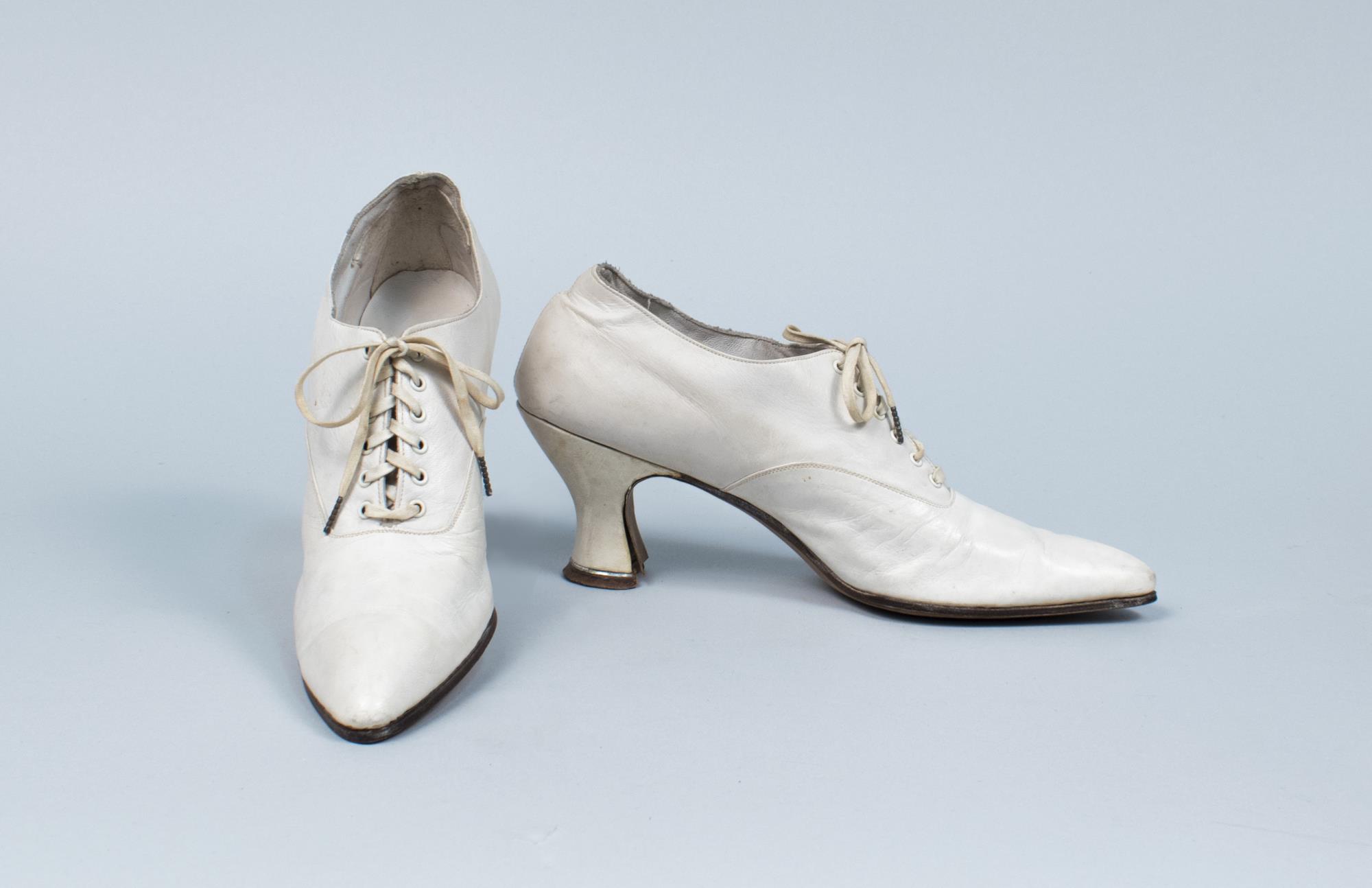 Image of White kid leather oxford heels, 1915