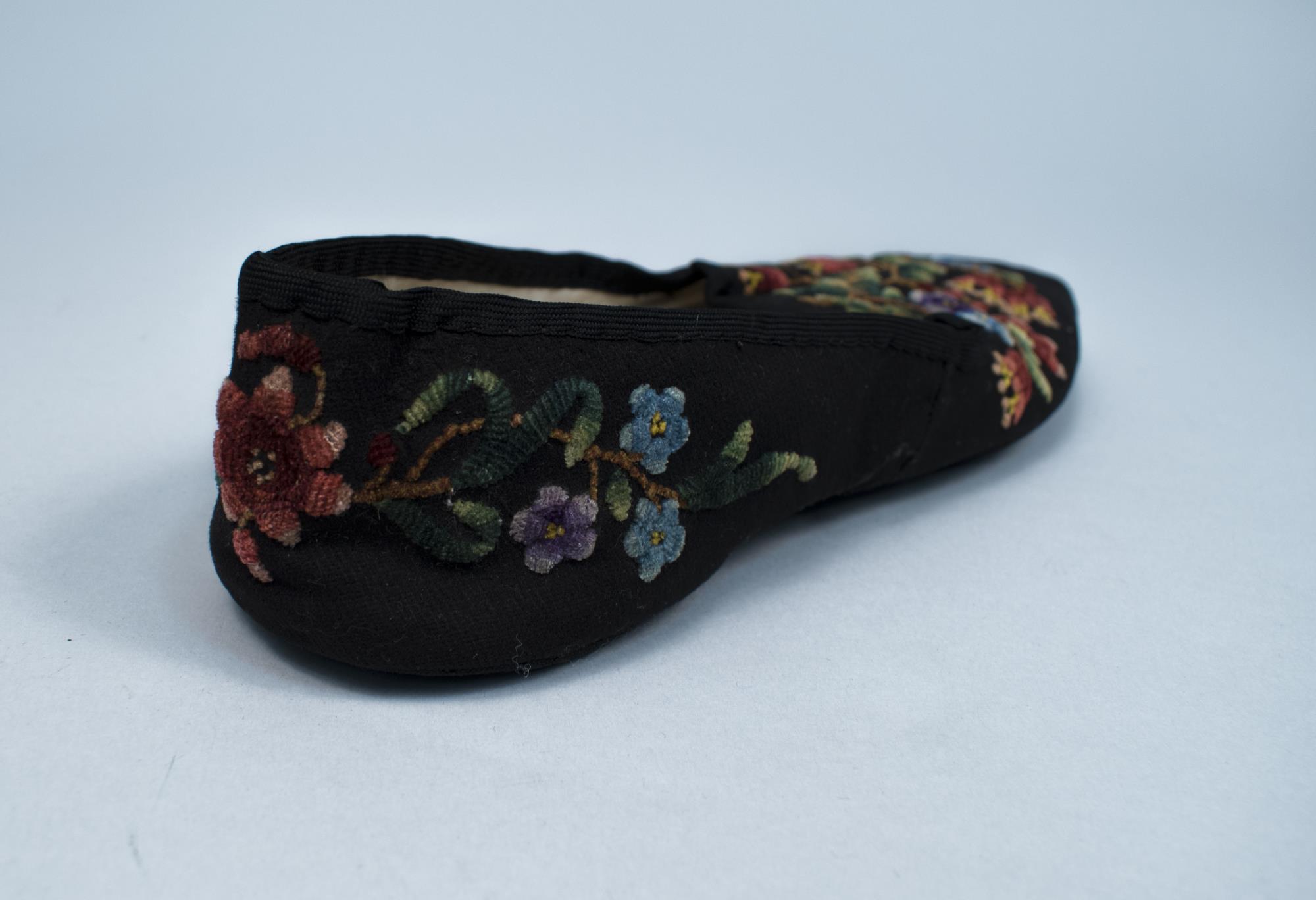 Image of Black cloth embroidered slippers, ca. 1820-1870