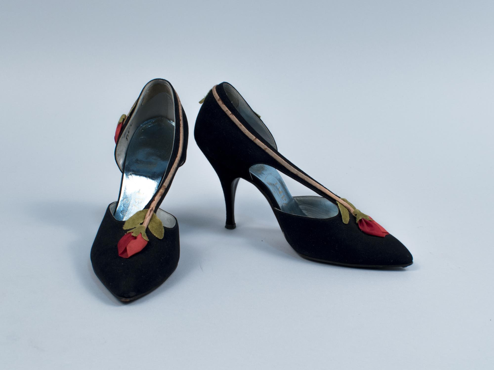 Image of Woman's stiletto pump with rose design, ca. 1950-1960