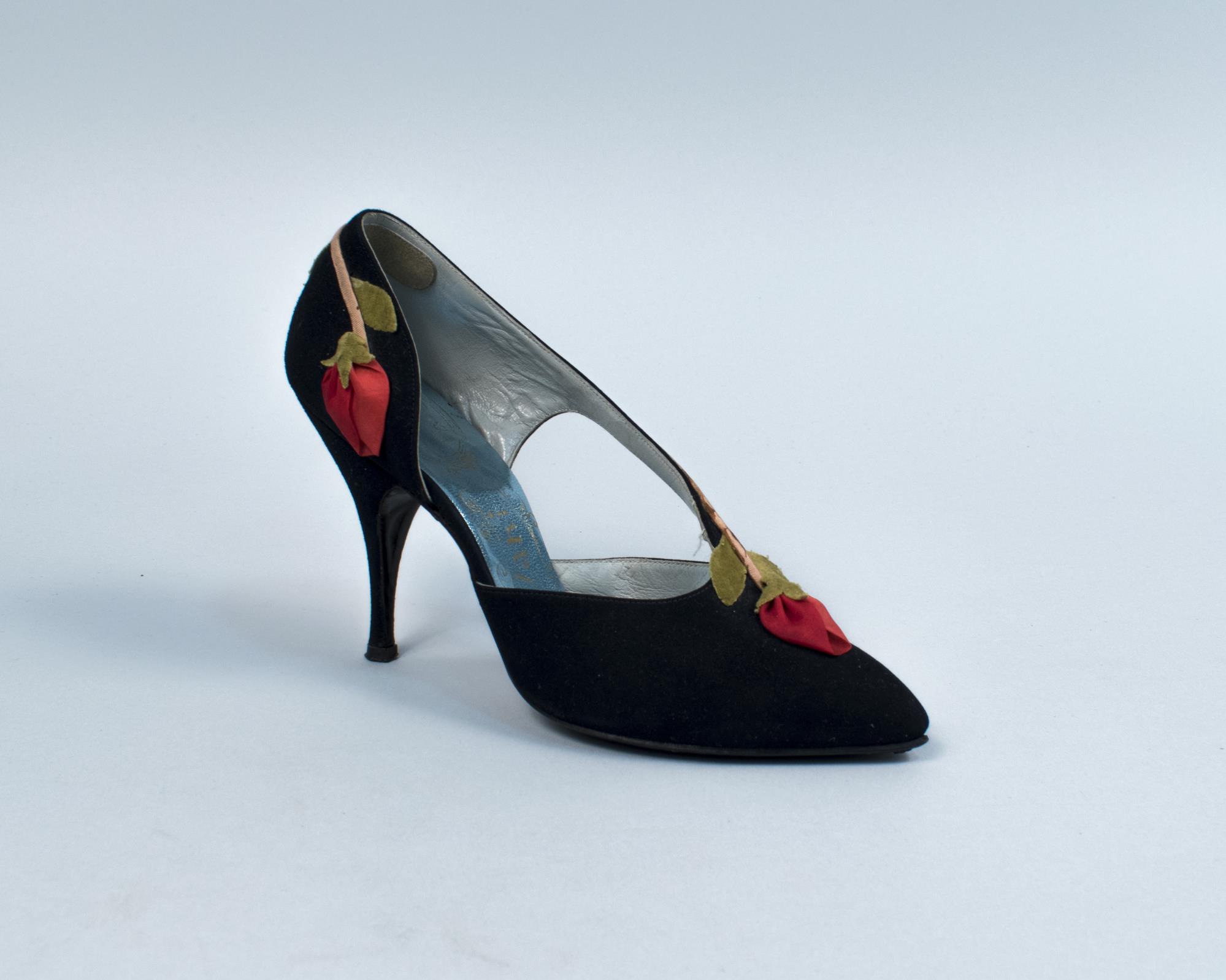 Image of Woman's stiletto pump with rose design, ca. 1950-1960