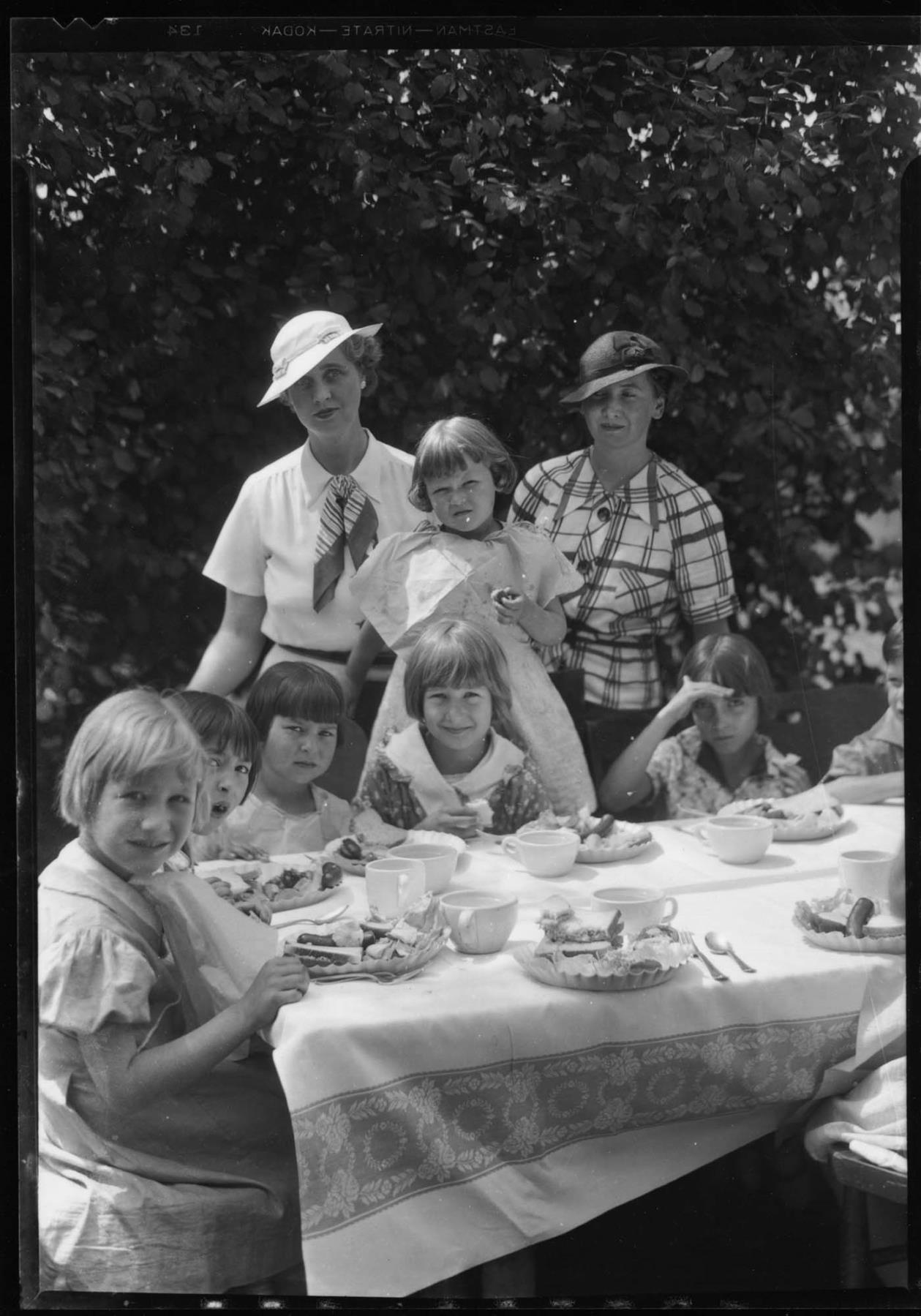 Image of Seattle Children's Home residents eating outdoors, Seattle, 1933