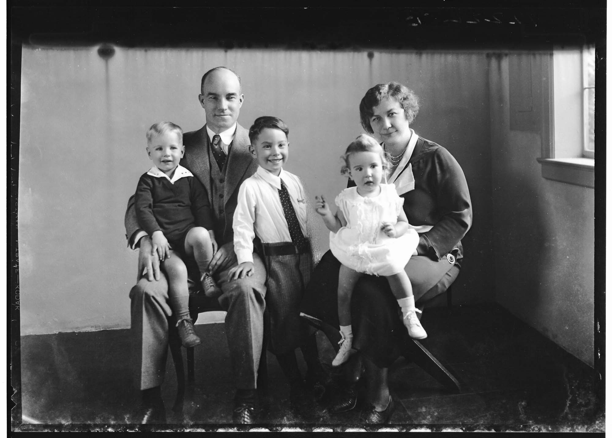 Image of Arthur and Constance Houlahan with children, Seattle, 1931