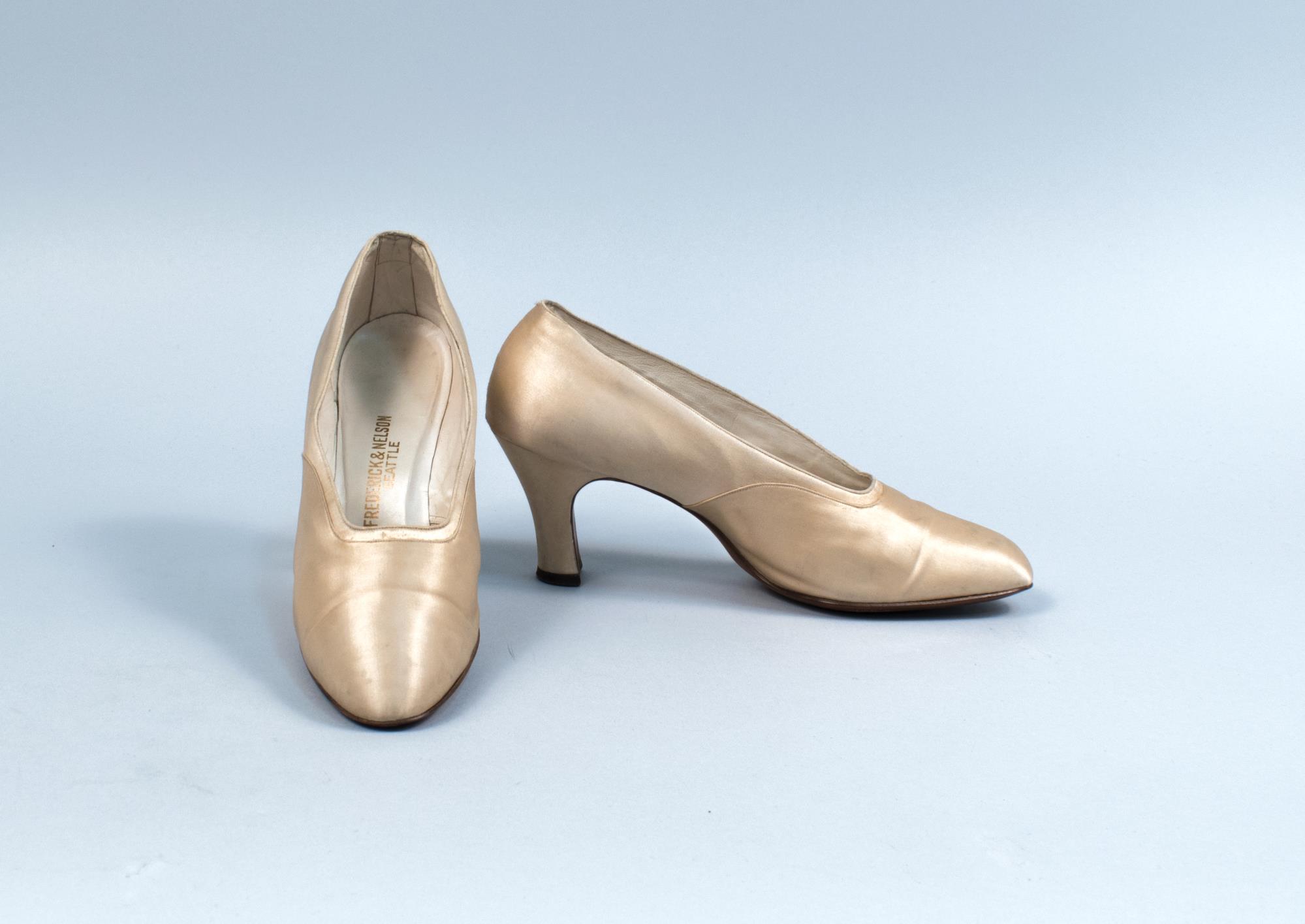 Image of Peach satin pumps, 1920s-1930s