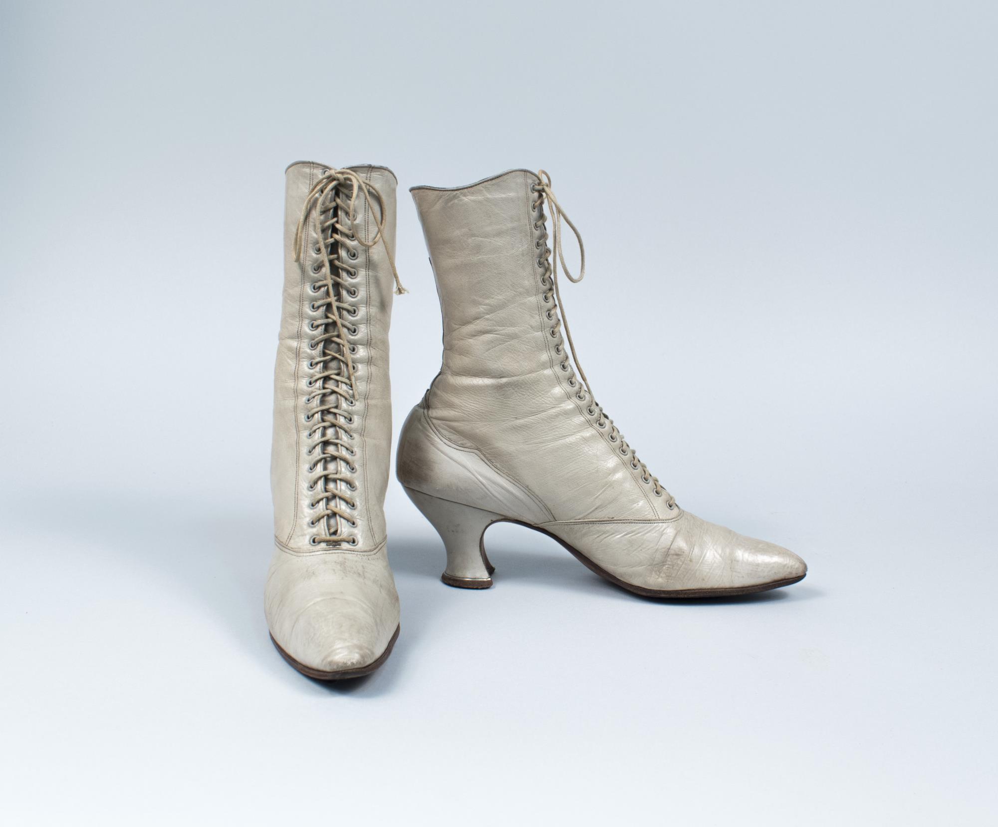 Image of Beige high-top leather boots, ca. 1900-1910