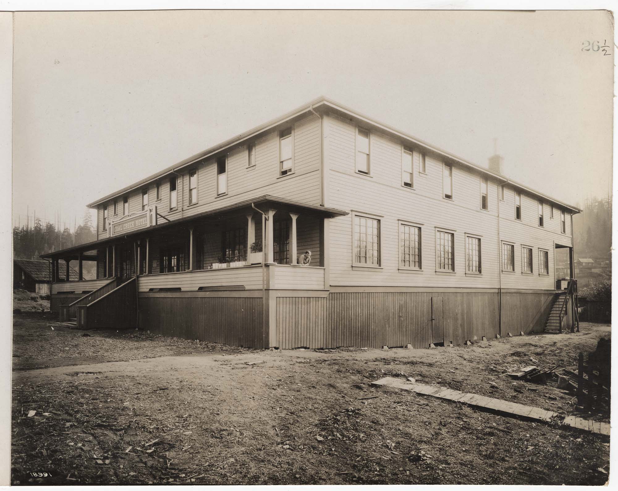 Image of Hotel at Coal Creek, near Newcastle, circa 1915