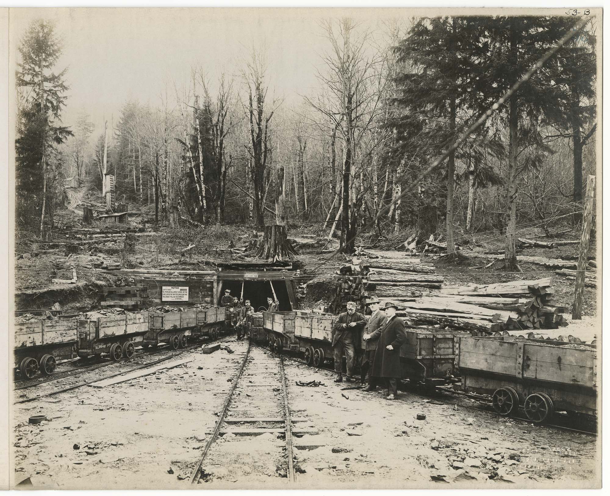 Image of Mouth of slope at Issaquah mine, circa 1900