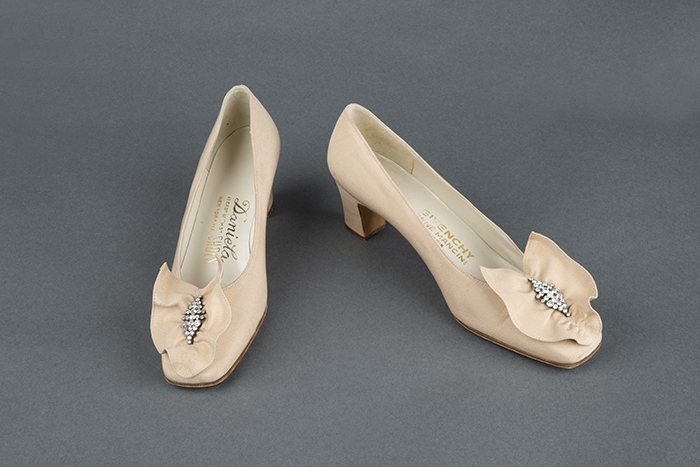 Image of Beige silk Givenchy pumps, ca. 1970