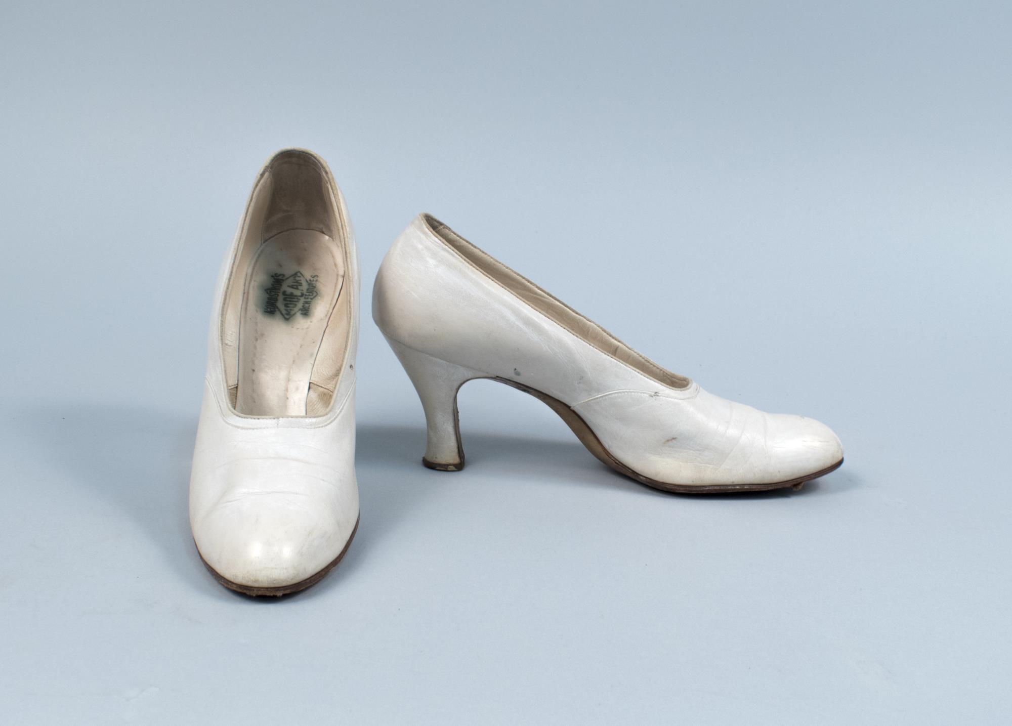 Image of Pair of white leather pumps, ca. 1950
