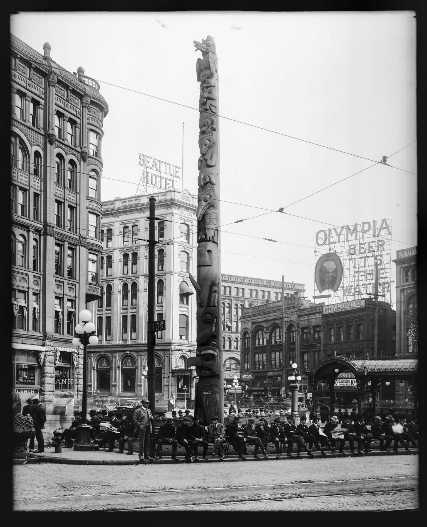 Image of Totem pole at Pioneer Square, 1915