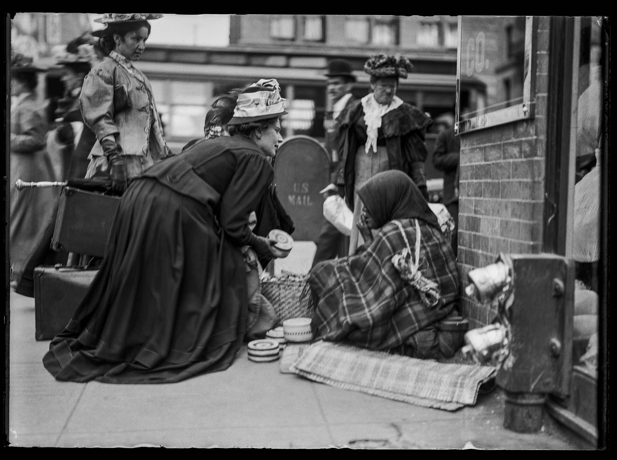 Image of White woman buying baskets from an Indigenous woman, Seattle, circa 1911