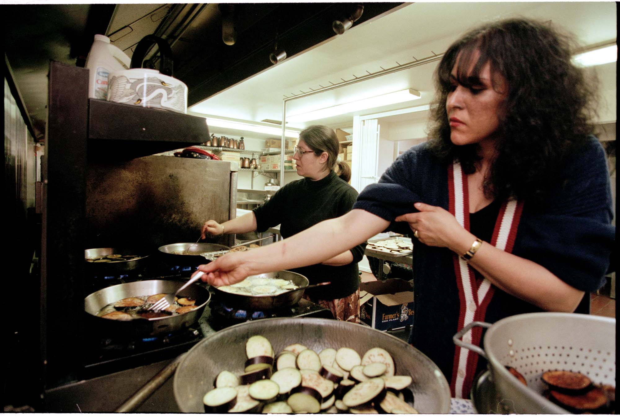 Image of Ruth Younker and Dalia Amon cooking for Shabbat Across America, April 1, 1997