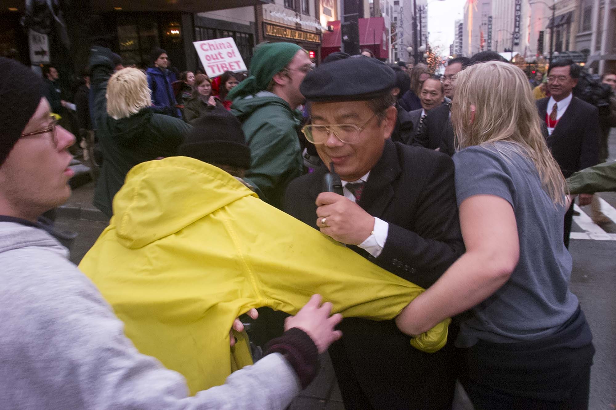 Image of WTO protesters blocking conference delegates, Seattle, November 30, 1999