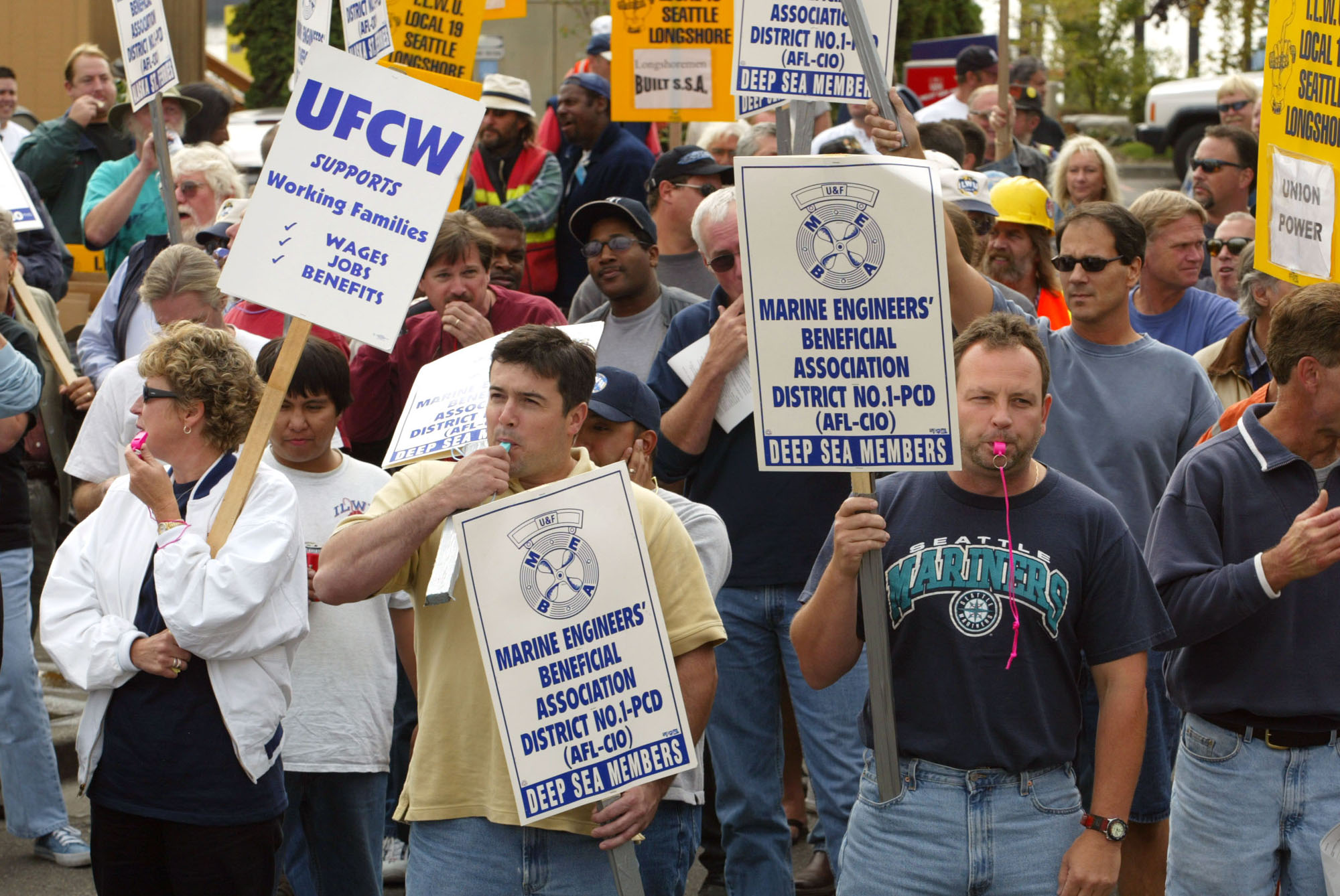Image of Dockworkers rally in support of their union, Seattle, September 18, 2002