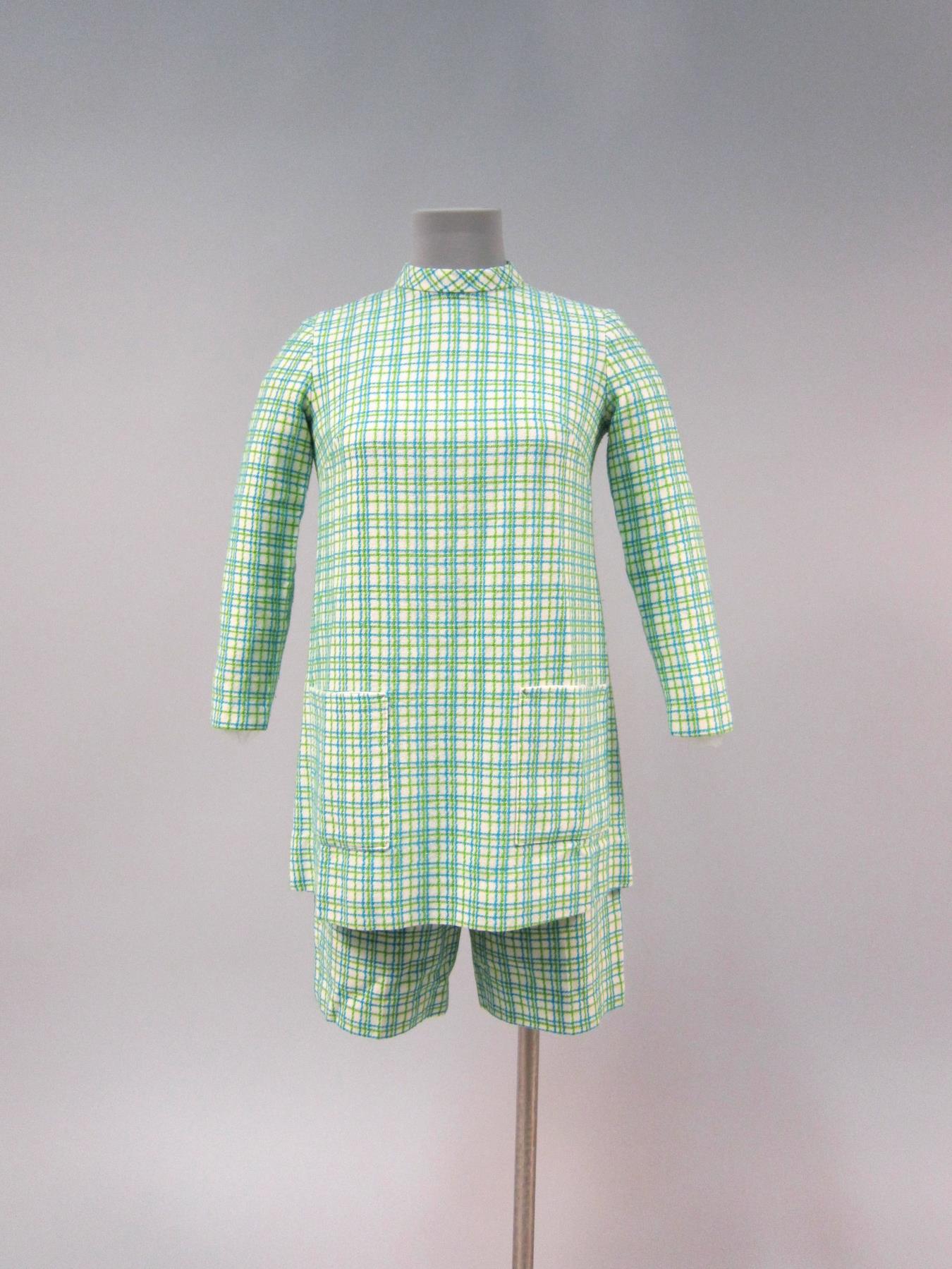 Image of Teen's two-piece outfit with shorts, 1968-1970