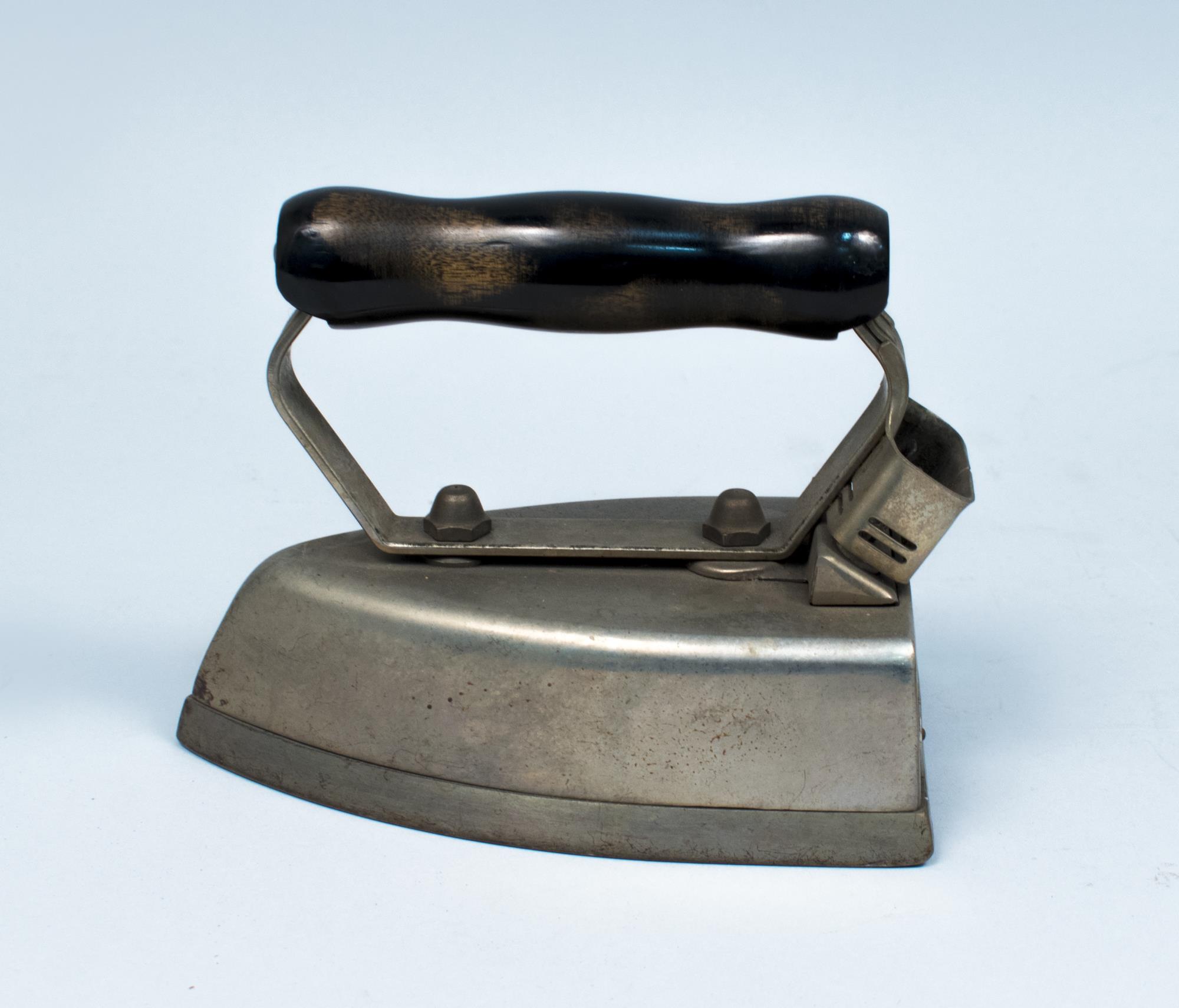 Image of Electric iron with trivet and detachable cord, used at Hong Lee Laundry, ca. 1930s