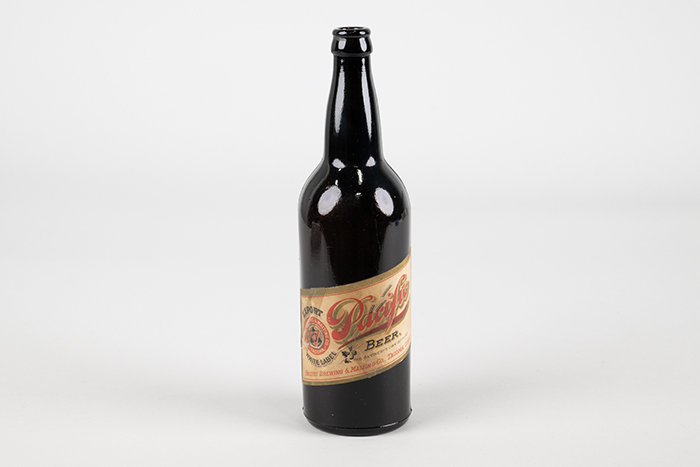 Image of Pacific Brewing & Malting Co., Pacific Beer bottle, 1915