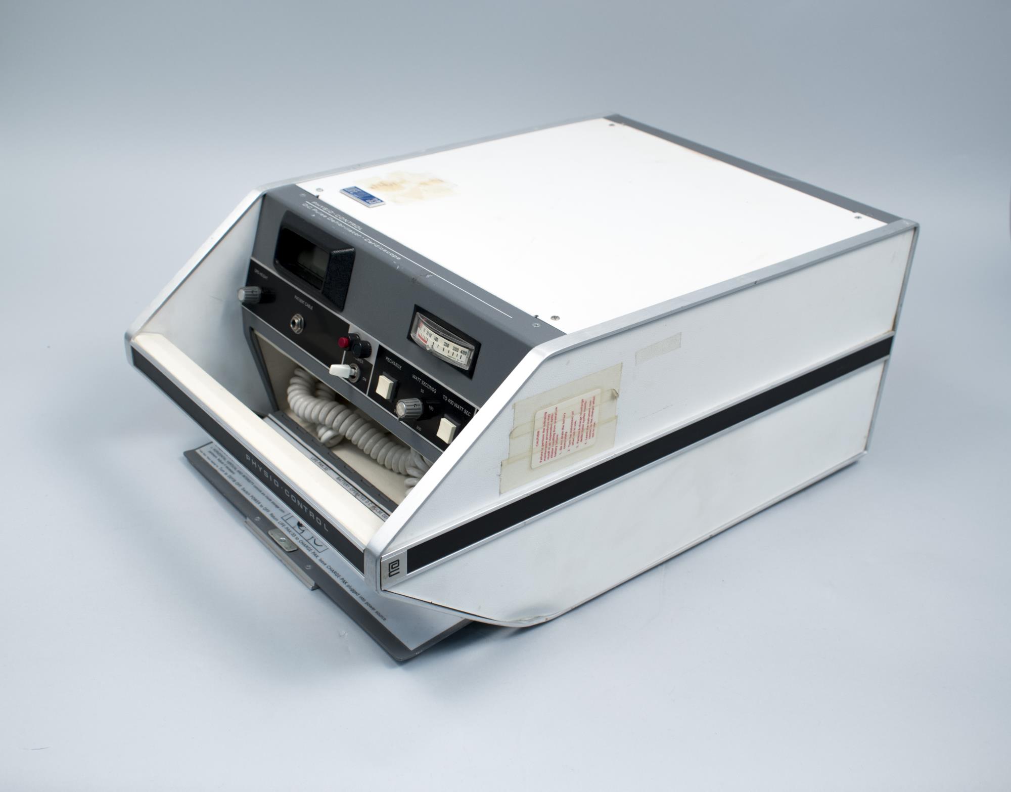 Image of LIFEPAK 33 ® defibrillator/monitor from Physio-Control, Inc., ca. 1968