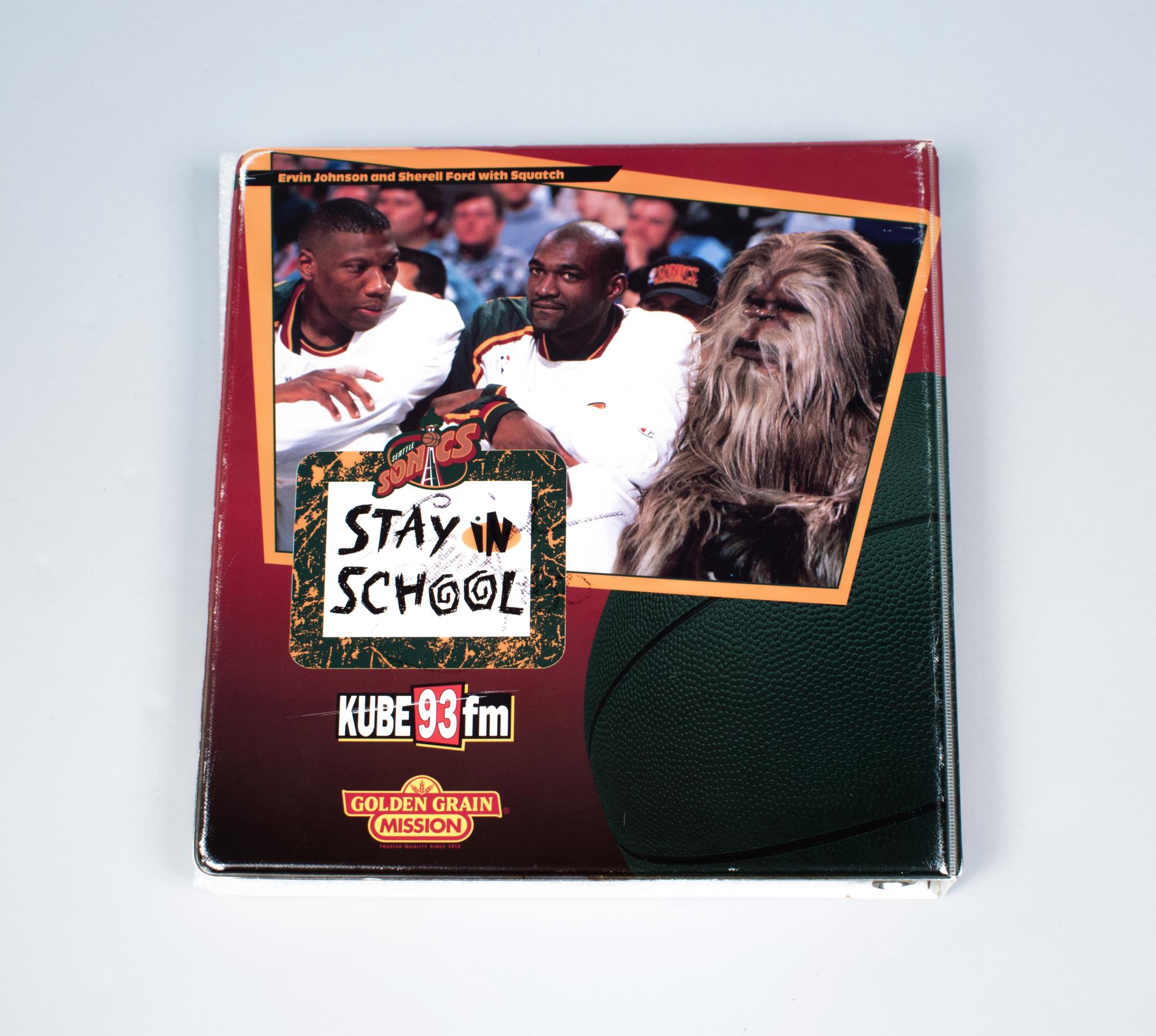 Image of Seattle SuperSonics binder with autographs by Gary Payton and Ervin Johnson, 1996