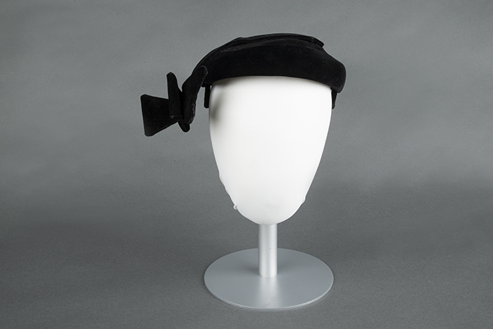 Image of Black hat with side bow from The Bon Marché, 1950s