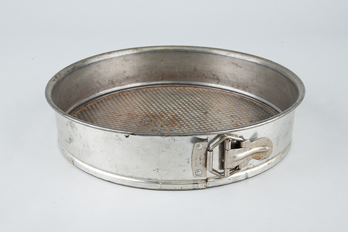 Image of Cheesecake springform pan from Borracchini's Bakery, 1970s