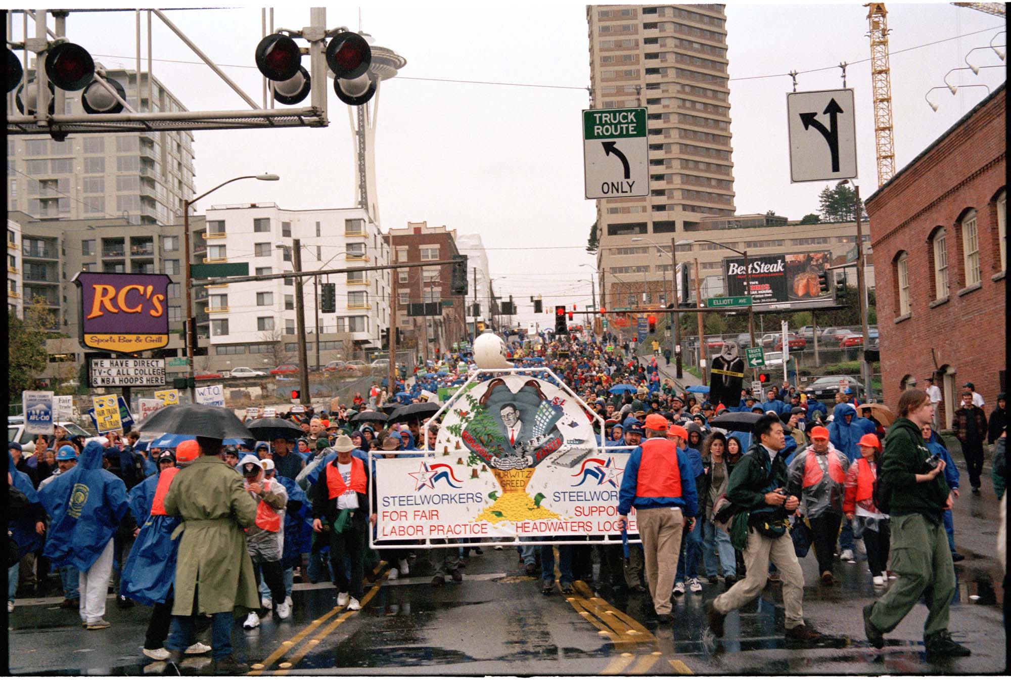 Image of Steelworkers marching to the waterfront, Seattle, December 1, 1999