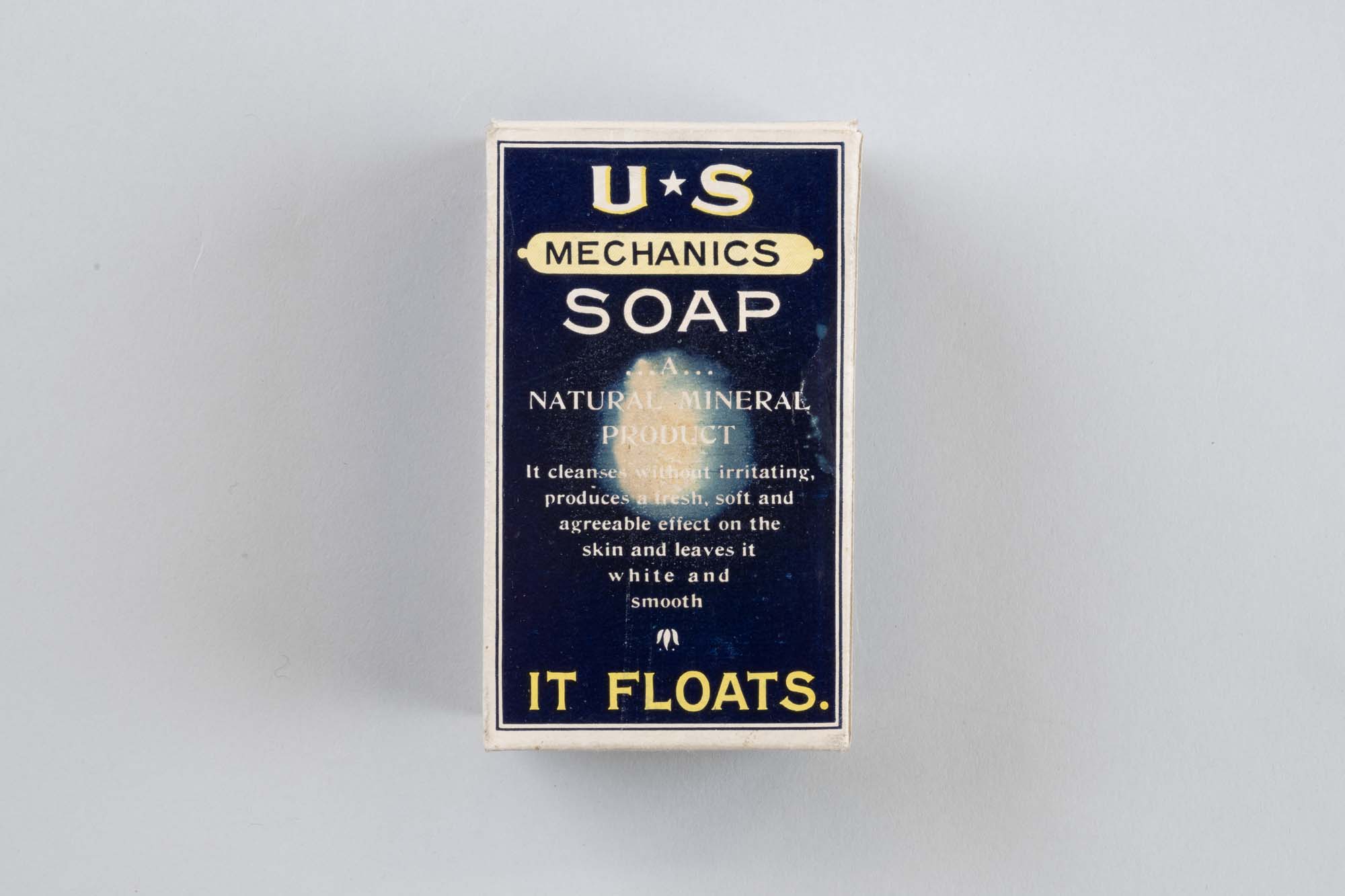 Image of Bar of US Mechanics Soap, made by Columbia Star Mfg Co., Seattle, ca. 1905