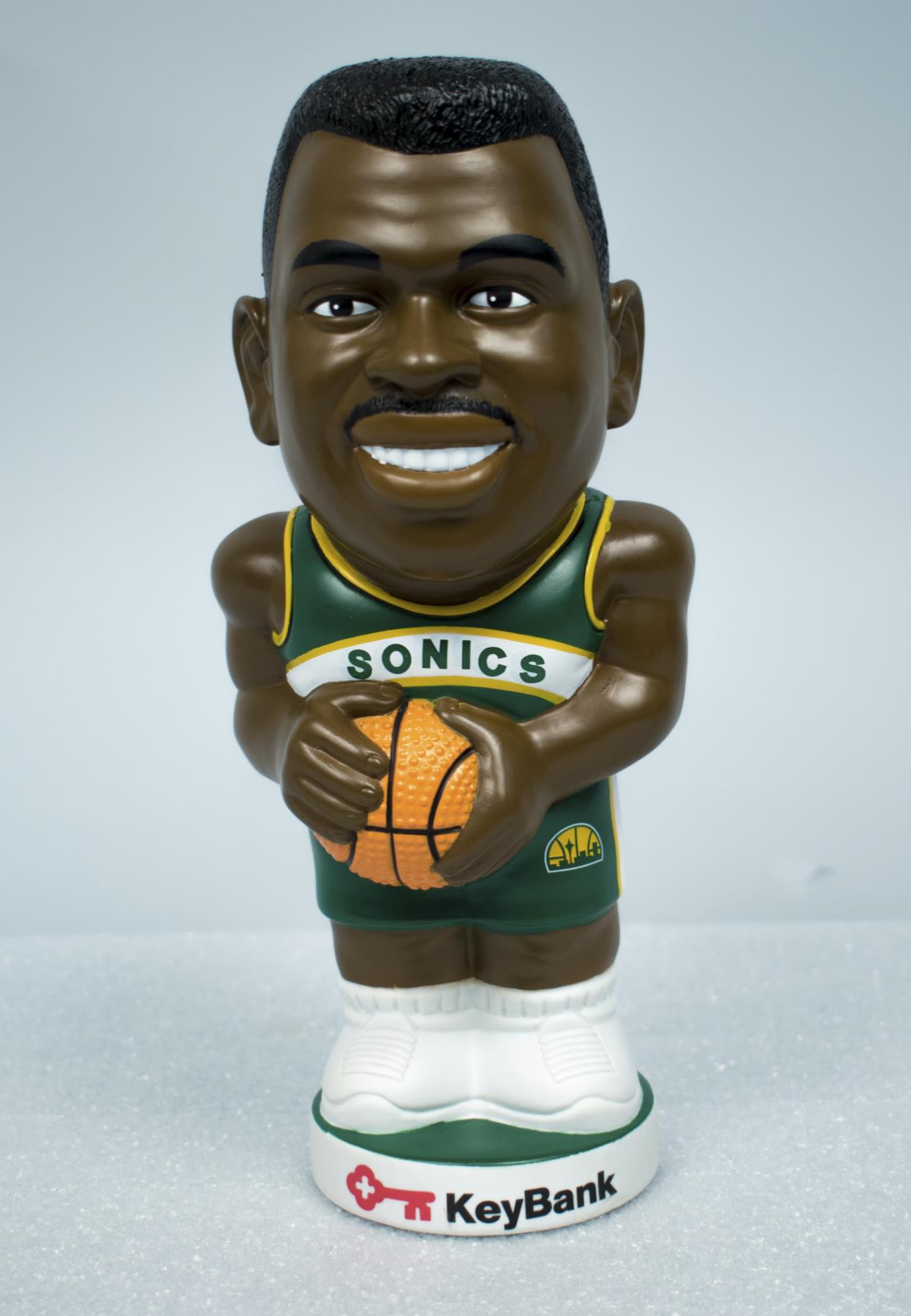 Image of Plastic figurine of Seattle SuperSonics basketball player #10 Nate McMillan, 2002