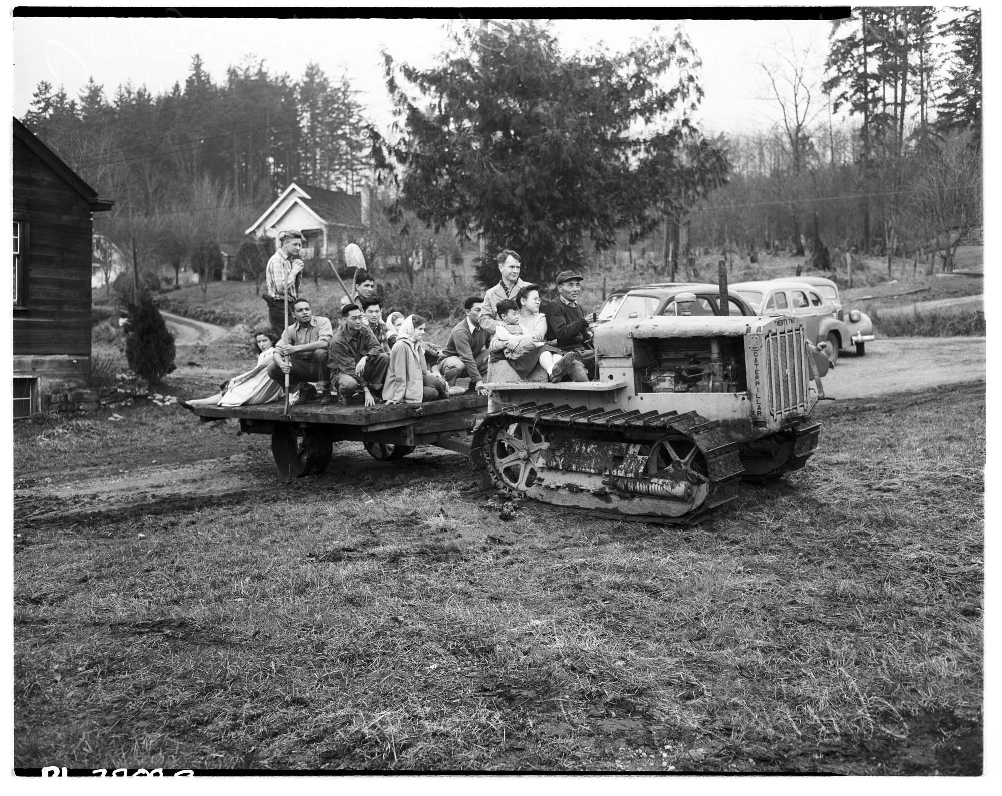 Image of Uni group assisting returning Japanese Americans, 1945