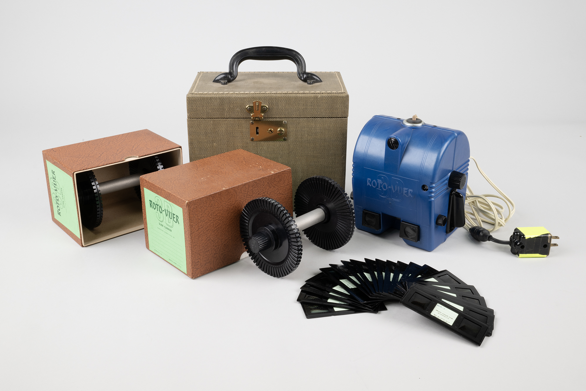 Image of Roto-Vuer 3-D Stereo Viewer with carrying case, 1950s