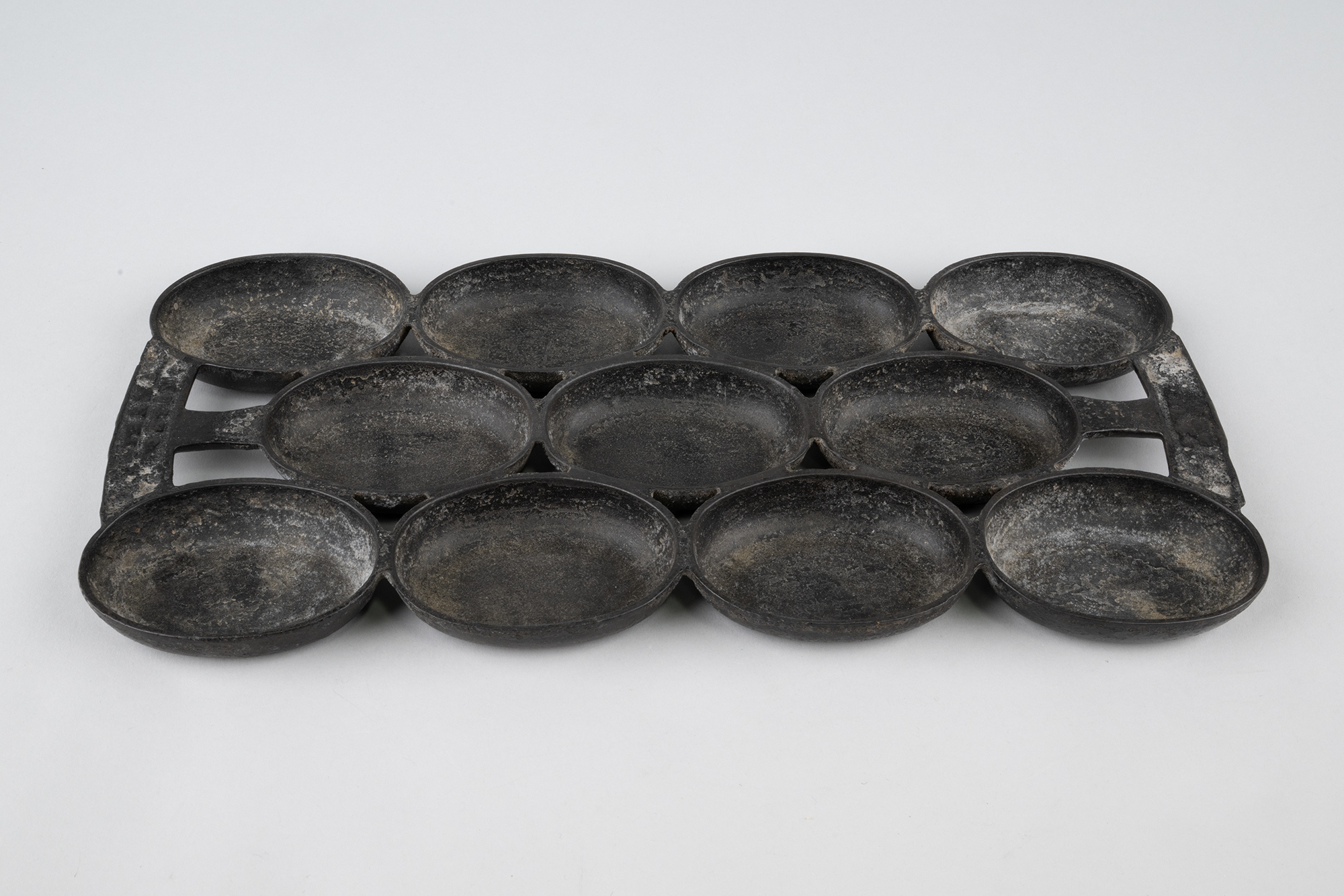 Image of Cast iron pan with separate cups, ca. 1860-1880